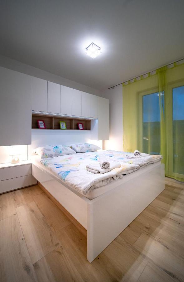 Apartments Arbis Lopar Εξωτερικό φωτογραφία