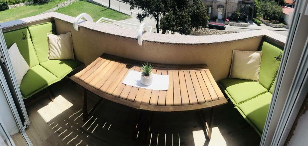 Apartments Arbis Lopar Εξωτερικό φωτογραφία